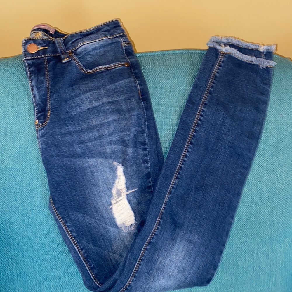 K’s More Distressed Skinny Pencil Jeans. Size 7. EUC